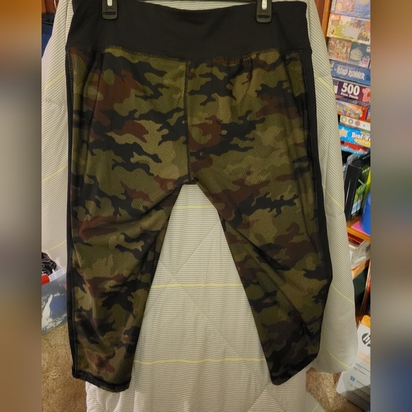 Athletic Works Camo Capri Pants XXL - Picture 4 of 4